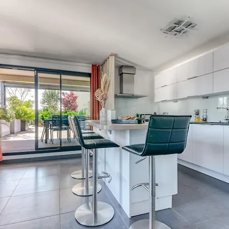 Guestready - Chic With Jacuzzi And Parking Apartament